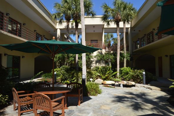 Live Oak Office Center: 2201 Cantu Court, Sarasota, FL 34232